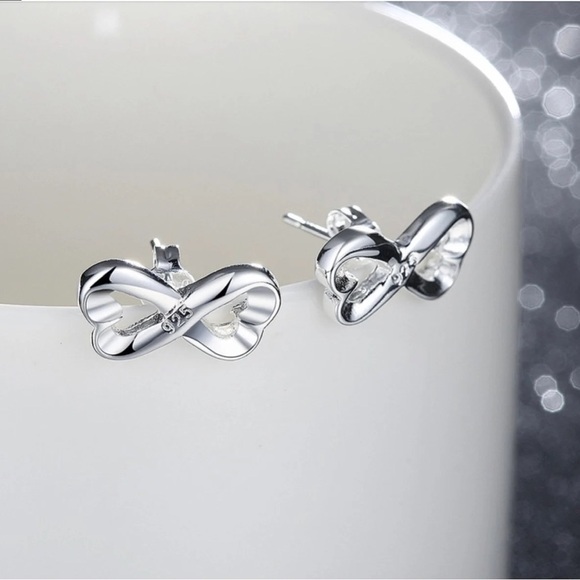 925 Sterling Silver Fashion Infinite Love Heart Stud Earring For Women - Picture 4 of 5